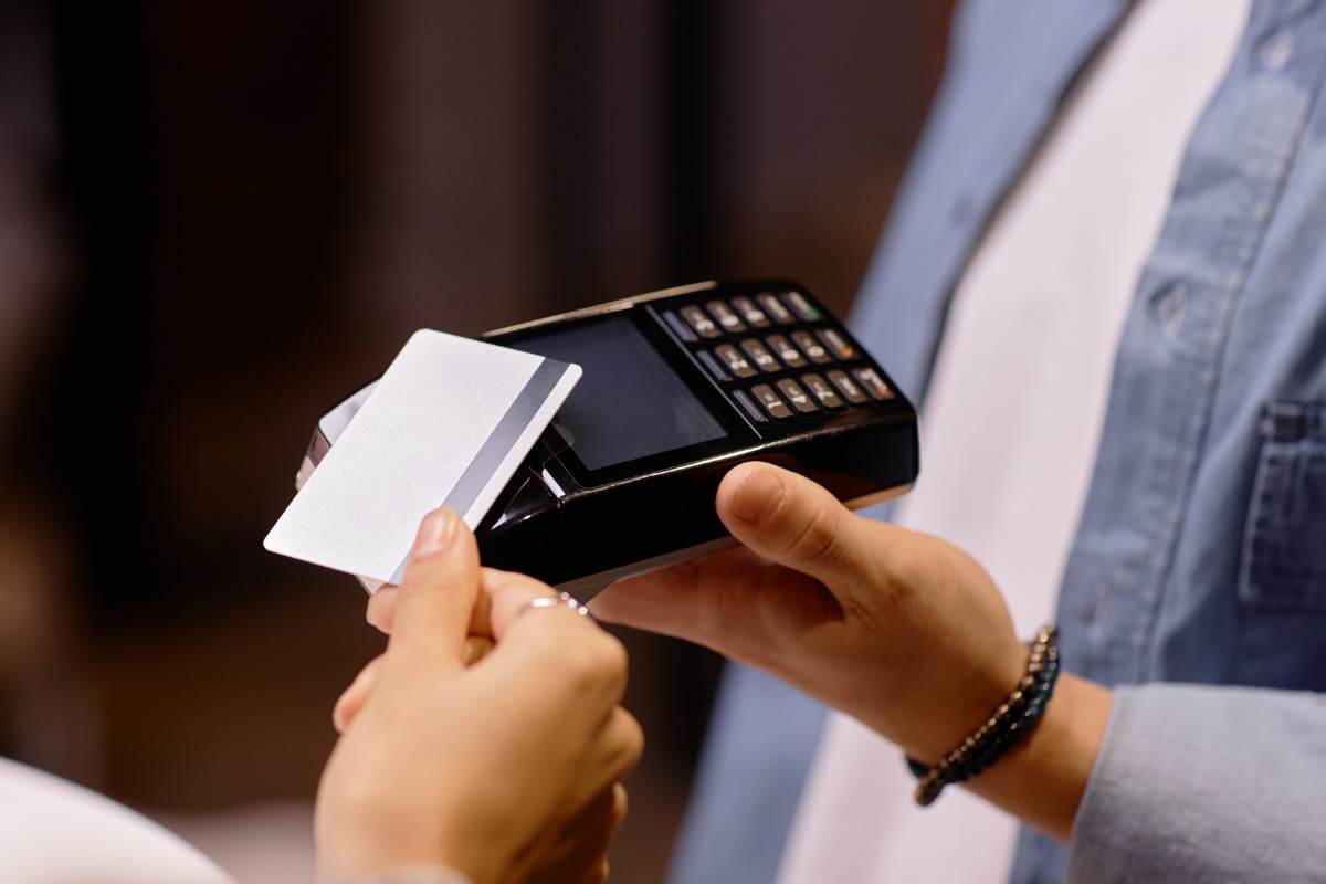 Se paghi con il bancomat al supermercato, ti tolgono 300 euro