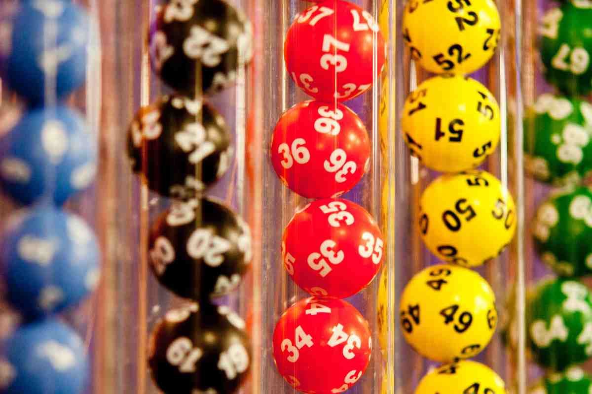 Se vuoi vincere alla Lotteria, devi comprare il biglietto qui