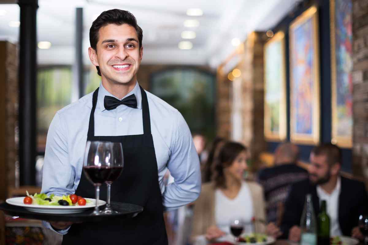 Quanto guadagna, davvero, un cameriere in Svizzera? la cifra è assurda