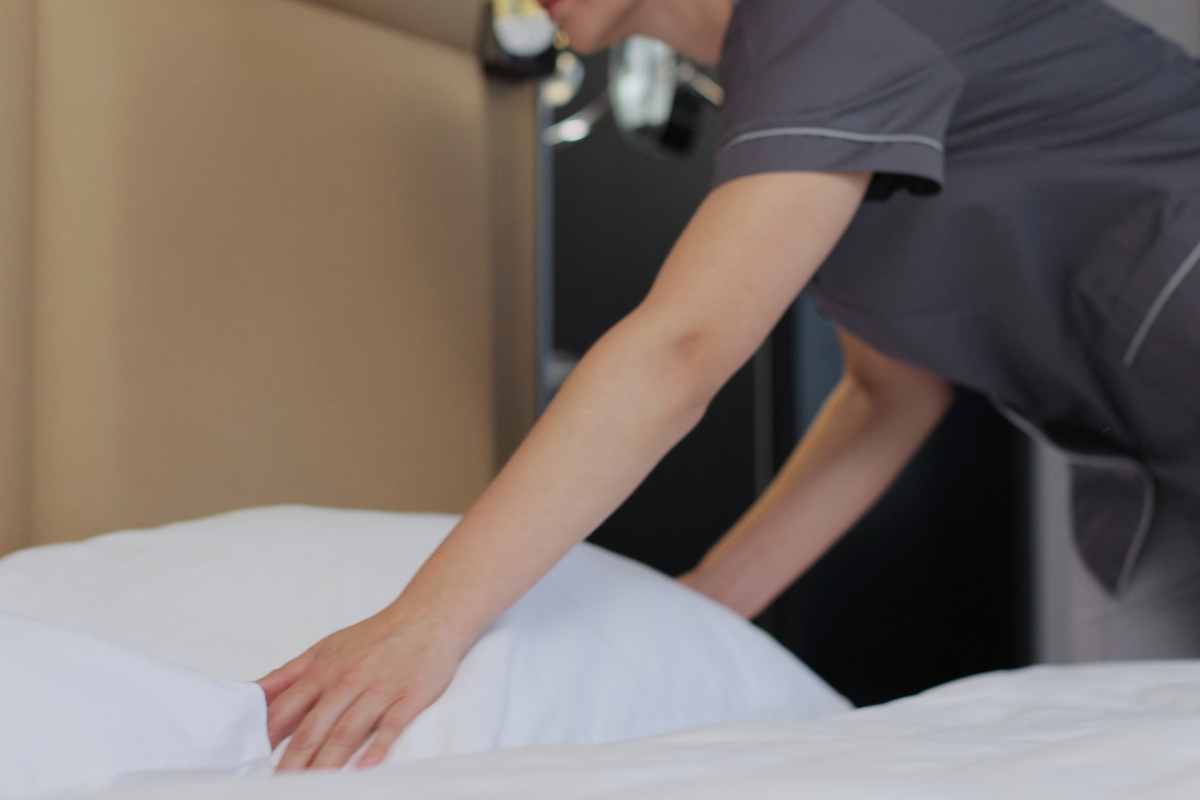 Il trucco degli hotel: come rifare il letto in 2 minuti