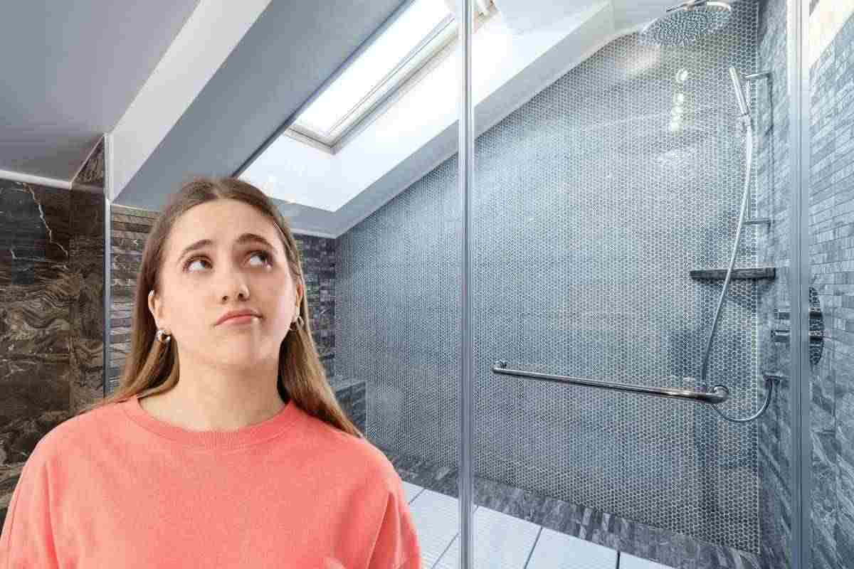 Il vetro della cabina doccia è completamente superato