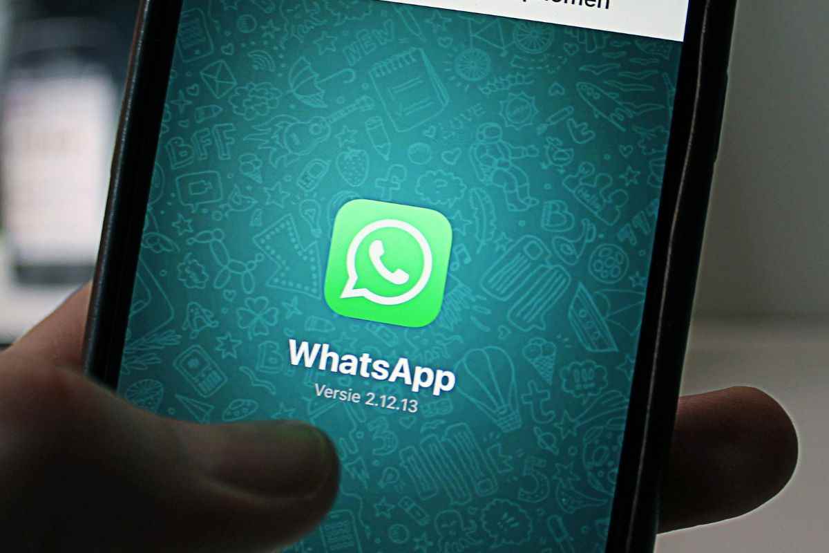 whatsapp : ti spiano le chat, ecco come